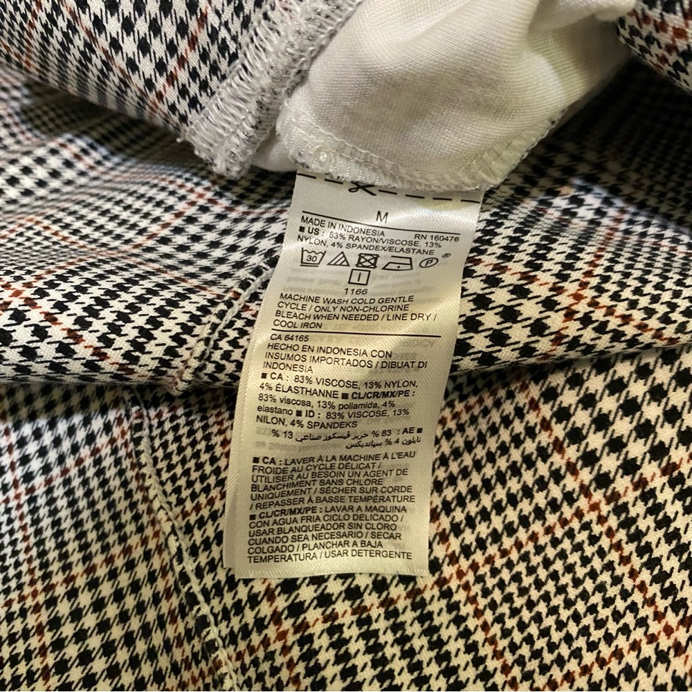 56. Old Navy Houndstooth High Rise Pants - Picture 5 of 10
